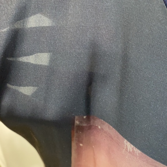 NWT… Beautiful and Unique First Class Top. - Picture 3 of 13